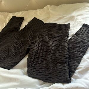 ATHLETIC LEGGINGS | black ribbed and synched leggings